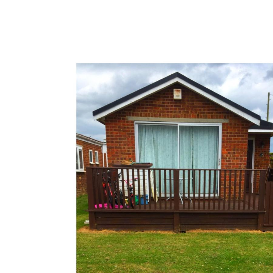 Leysdown-On-Sea Saddlebrook Holiday Park 3 Bedroom Brick Built Chalet Bungalow Exterior foto